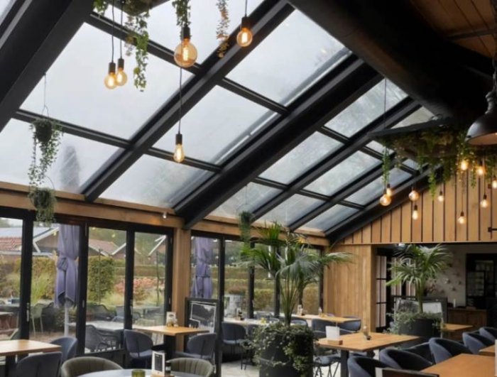 Retractable Roof for Restaurants, Resorts & Swimming Pools